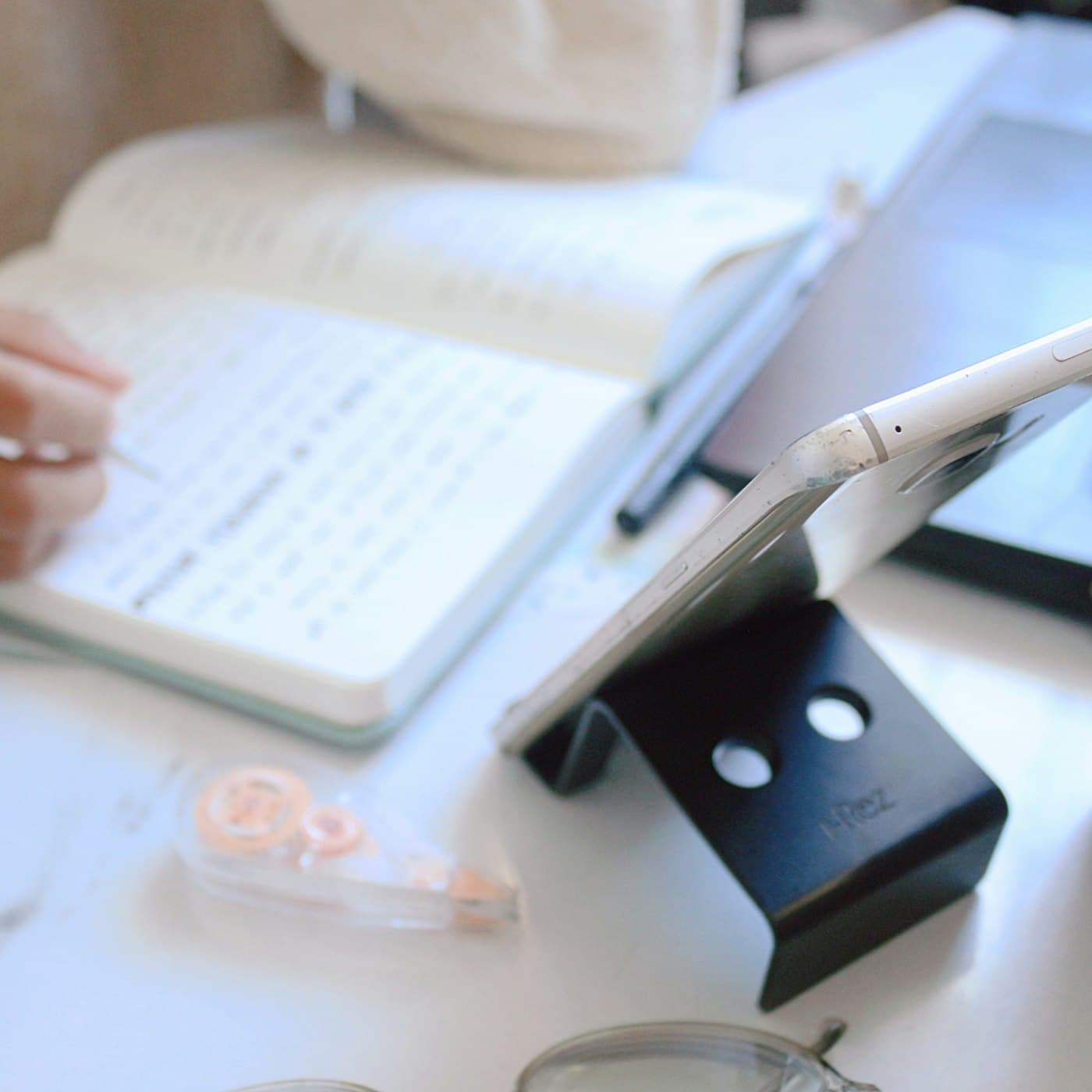 Prise de notes lors d'une session de travail avec une équipe de direction